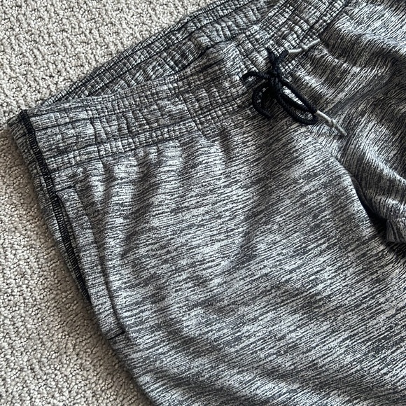 UnderArmour Women’s sweatpant - Picture 4 of 4